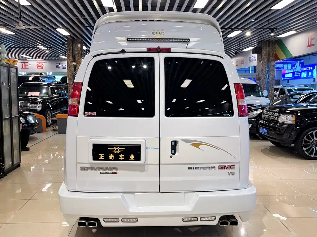 GMC Savana 2015 — фото 9