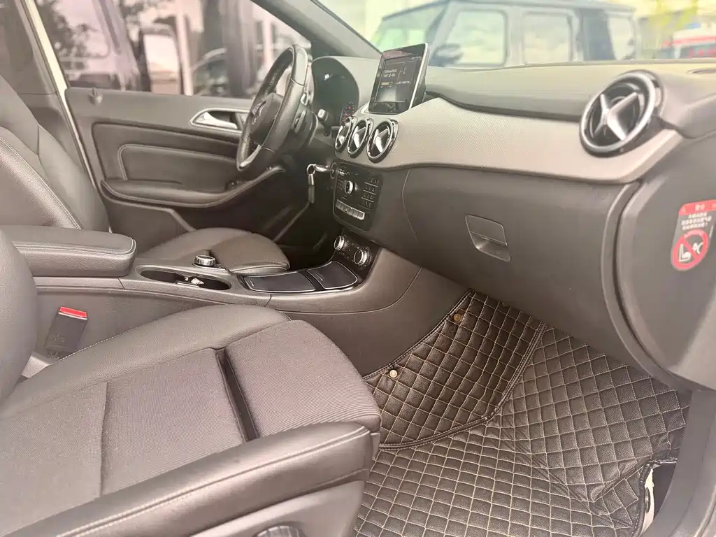 Mercedes-Benz B-Class 2016 — фото 18