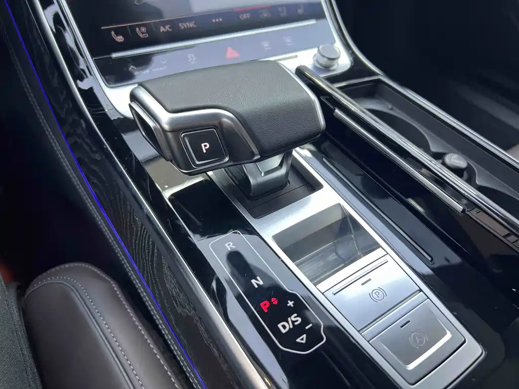 Audi A8 2023 — фото 8