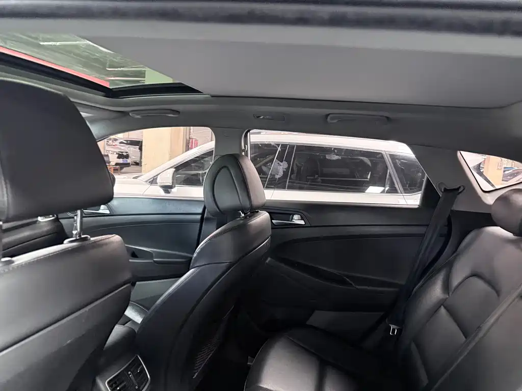 Hyundai Tucson 2018 — фото 12