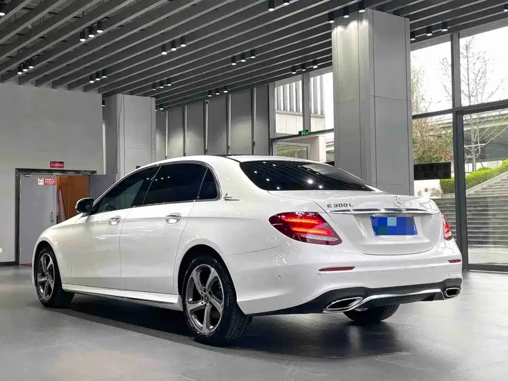 Mercedes-Benz E-Class 2019 — фото 9