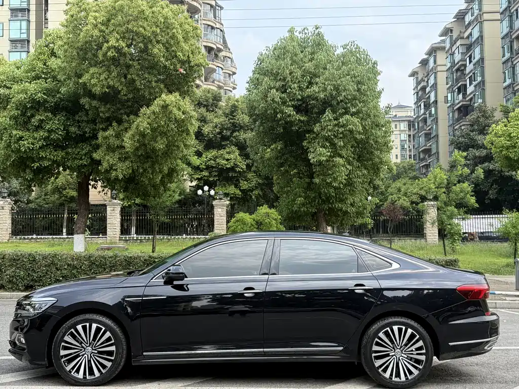 Volkswagen Passat 2019 — фото 18