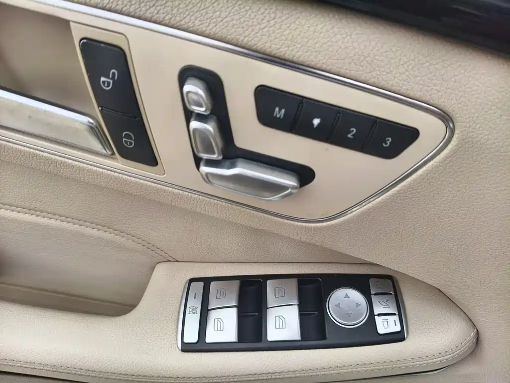 Mercedes-Benz E-Class 2015 — фото 16