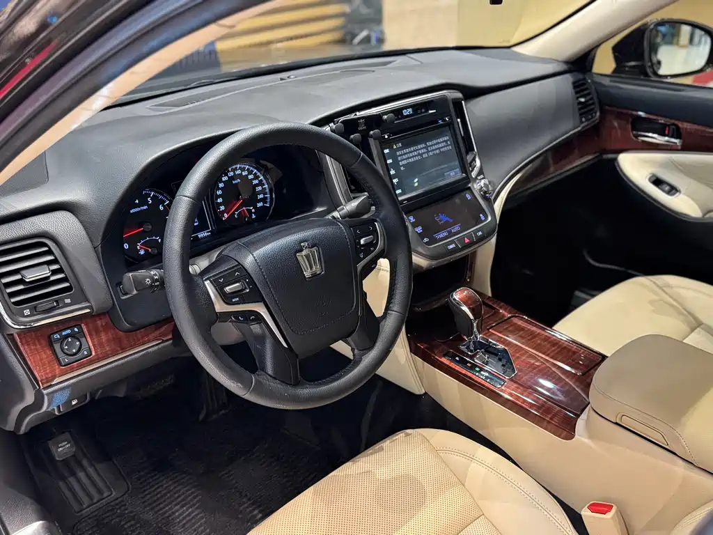 Toyota Crown 2017
