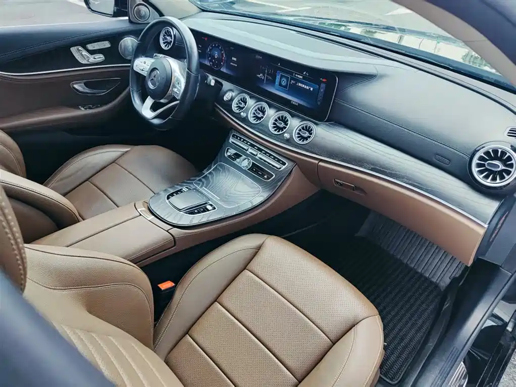 Mercedes-Benz E-Class 2019 — фото 21
