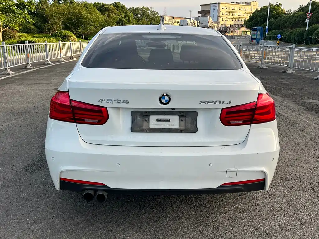 BMW 3 Series 2017 — фото 16