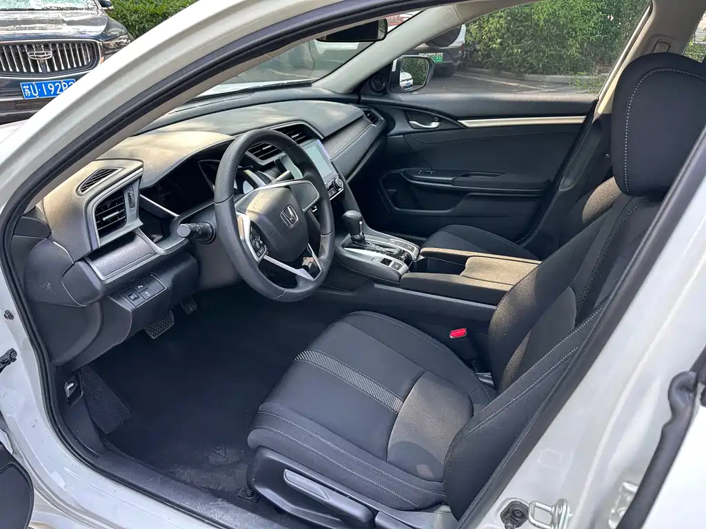 Honda Civic 2018 — фото 11