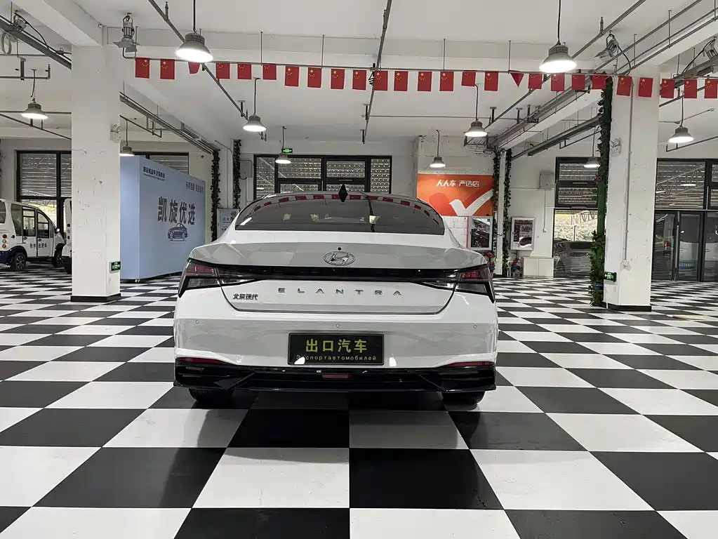 Hyundai Elantra 2022