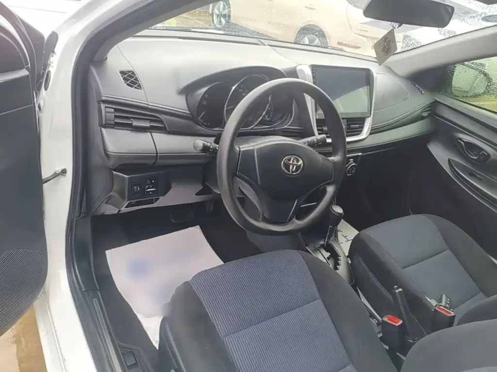 Toyota Yaris L 2018 — фото 10