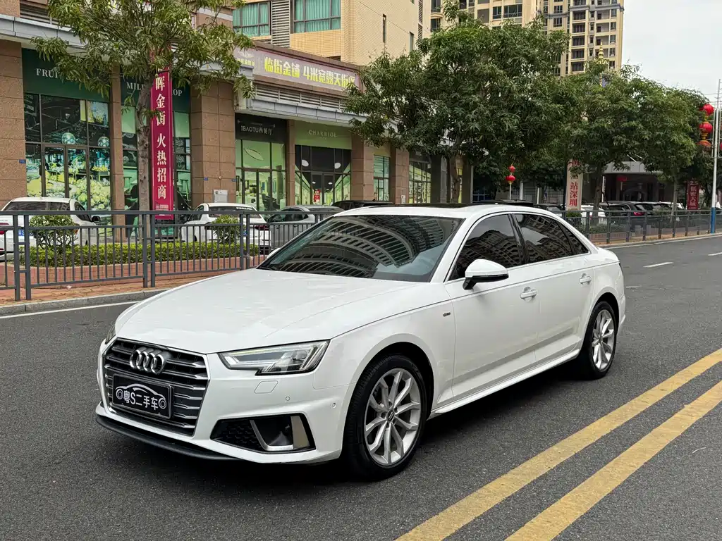 Audi A4L 2019 — фото 1