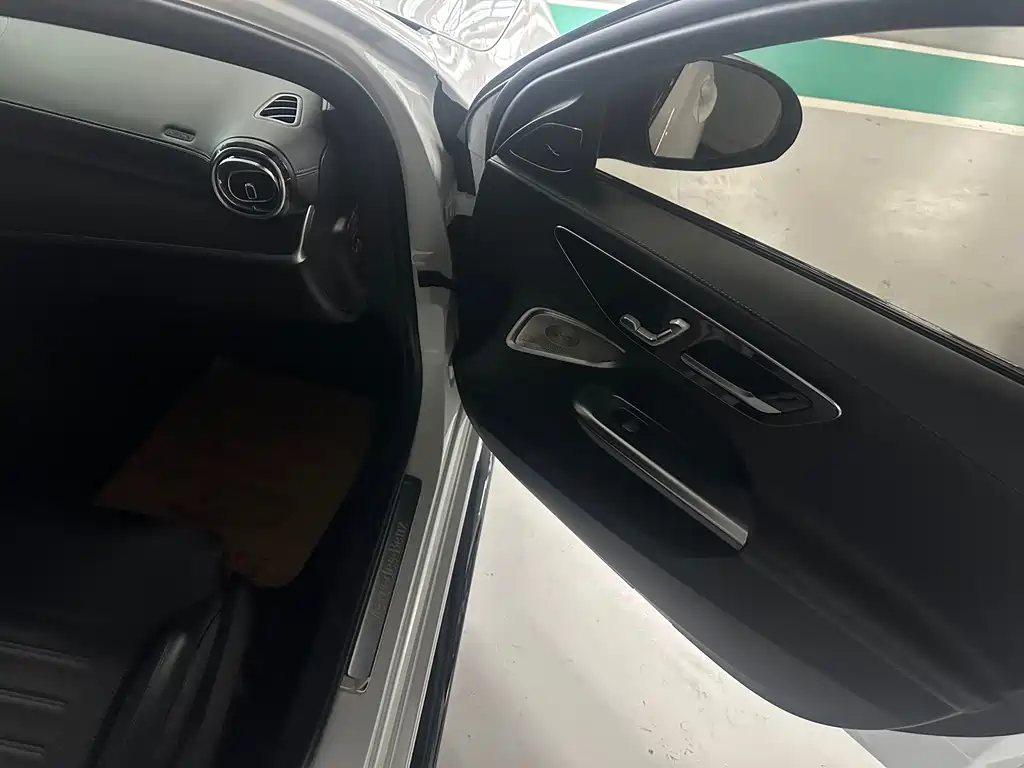Mercedes-Benz C-Class 2023 — фото 13