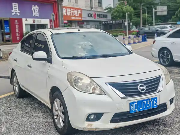 Nissan Sunny 2012