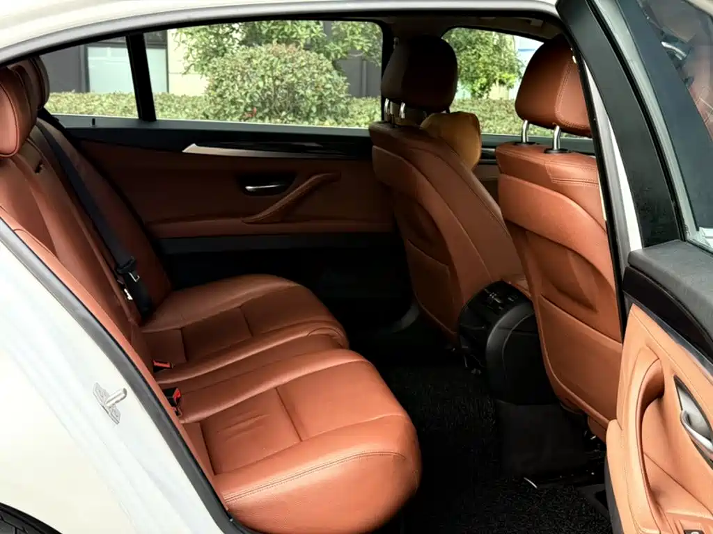 BMW 5 Series 2015 — фото 23