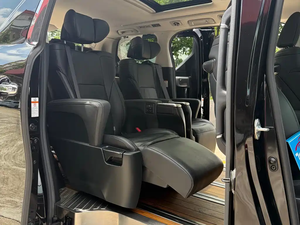 Toyota Vellfire 2020 — фото 18