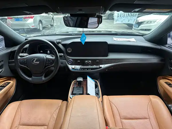 Lexus LS 2022