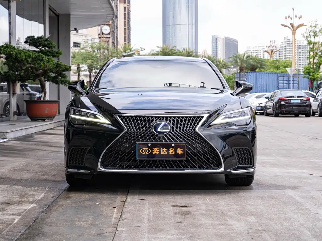 Lexus LS 2021