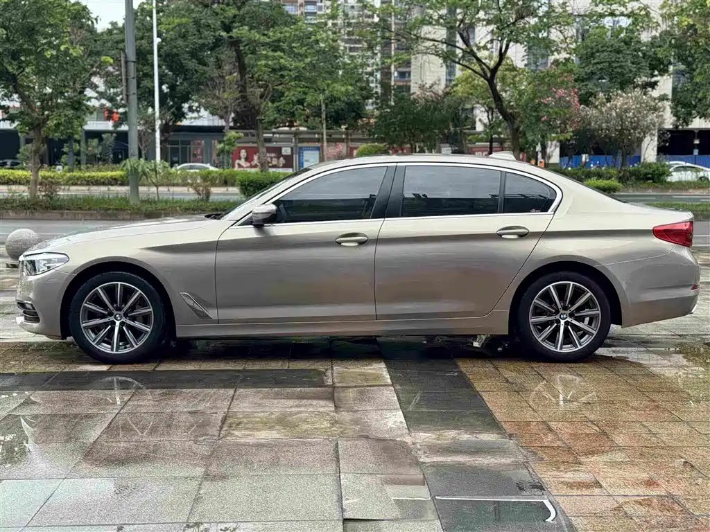 BMW 5 Series 2017 — фото 3