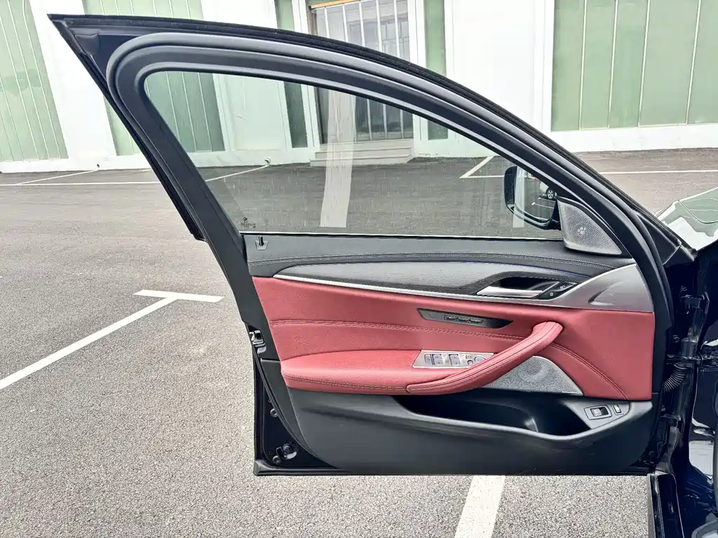 BMW 5 Series New Energy 2023 — фото 5