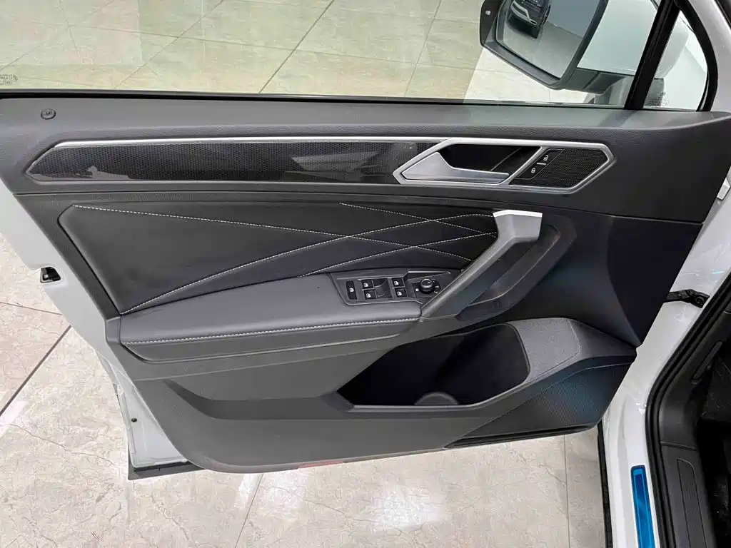Volkswagen Tiguan L 2022 — фото 10