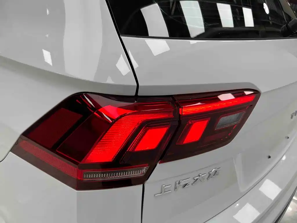 Volkswagen Tiguan L 2022 — фото 19