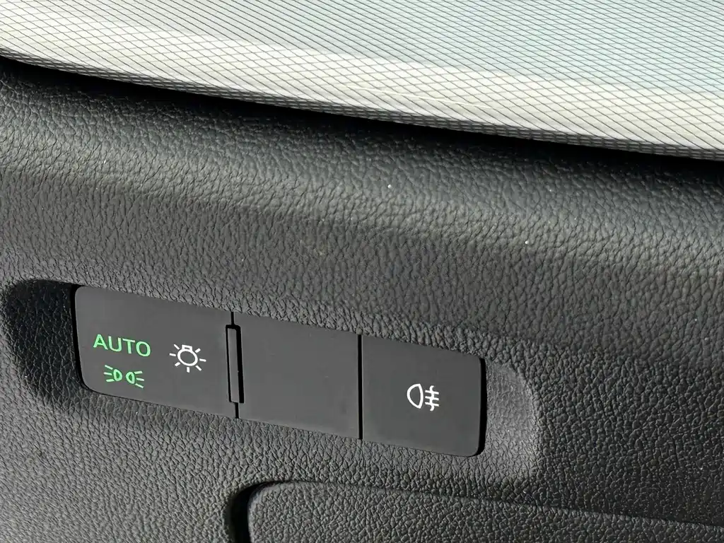 Skoda Octavia 2023 — фото 18