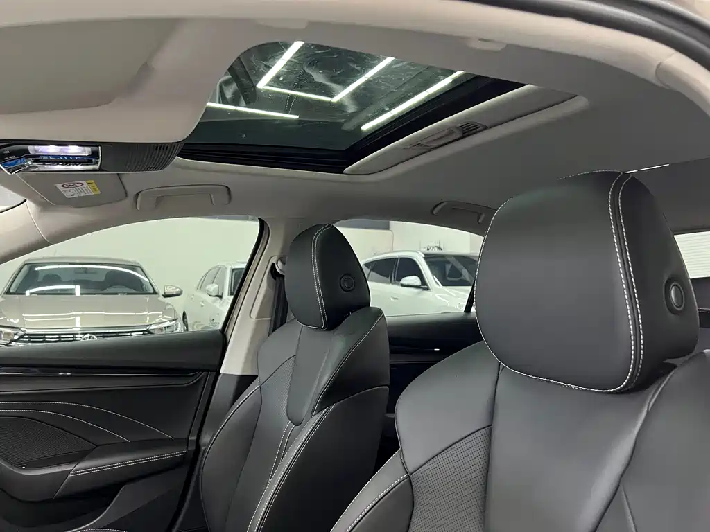 Skoda Octavia 2022 — фото 16