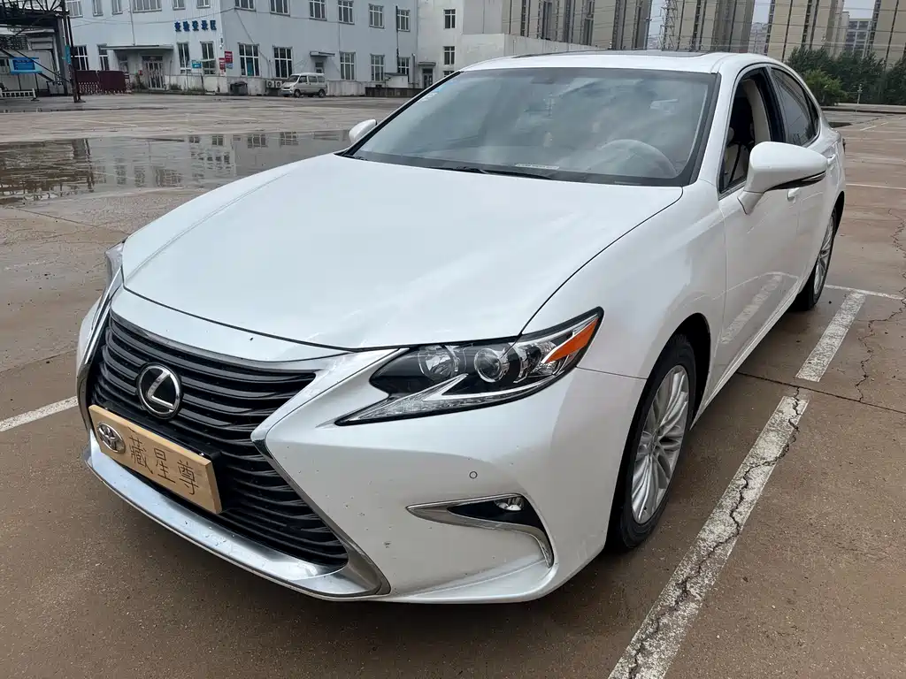 Lexus ES 2016