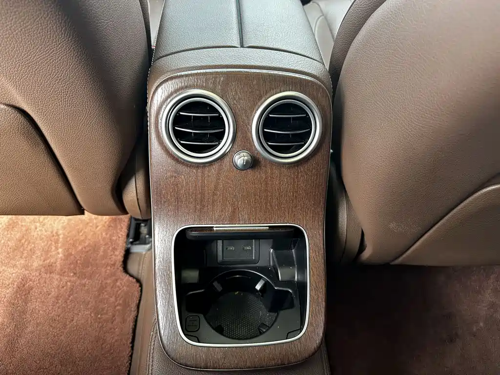 Mercedes-Benz E-Class 2023 — фото 11