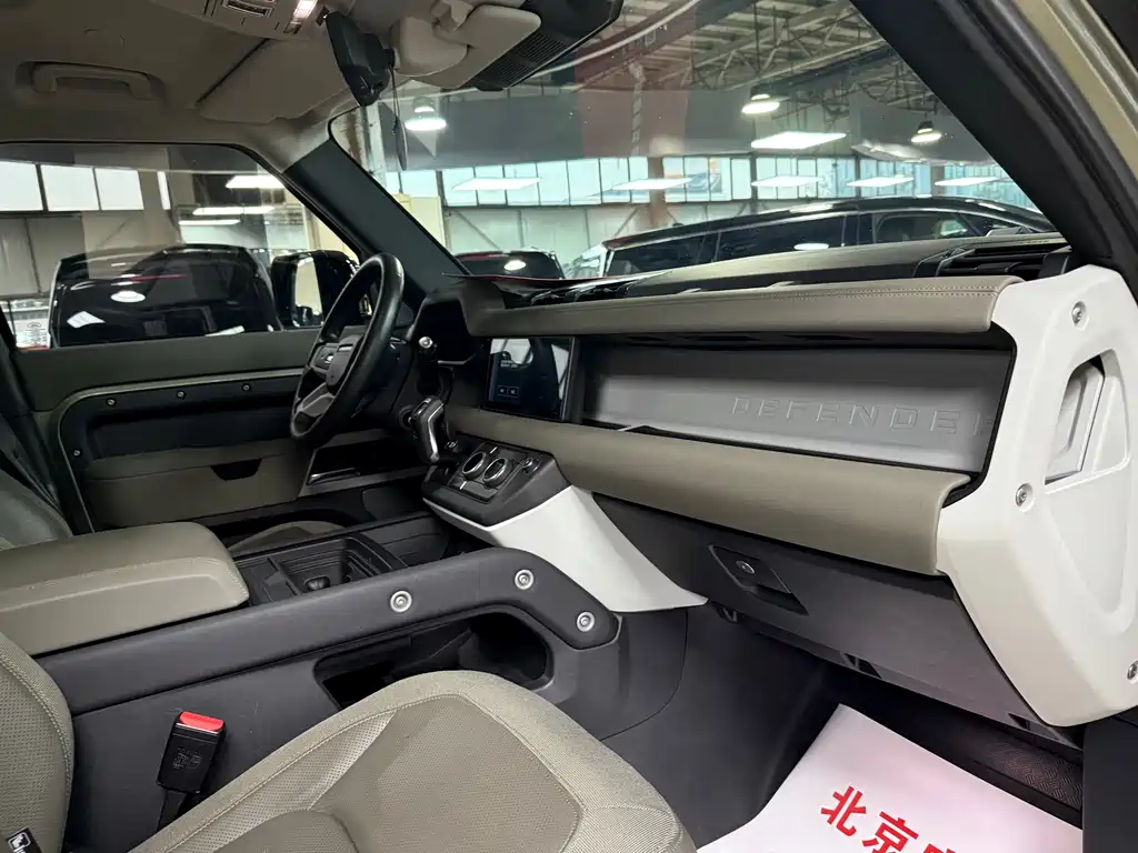 Land Rover Defender 2021 — фото 10