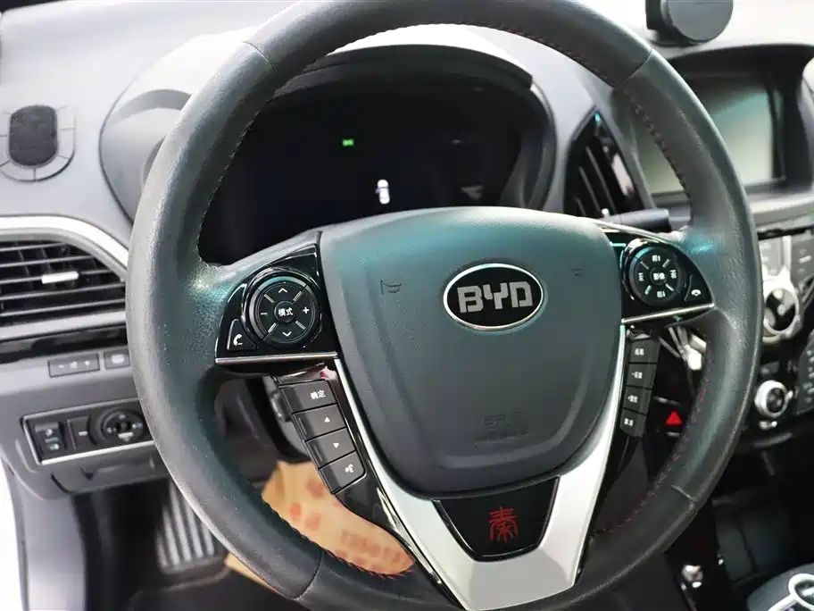 BYD Qin NEV 2016 — фото 15
