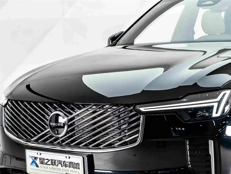 Volvo XC90 Plug-In Hybrid 2026 — фото 4