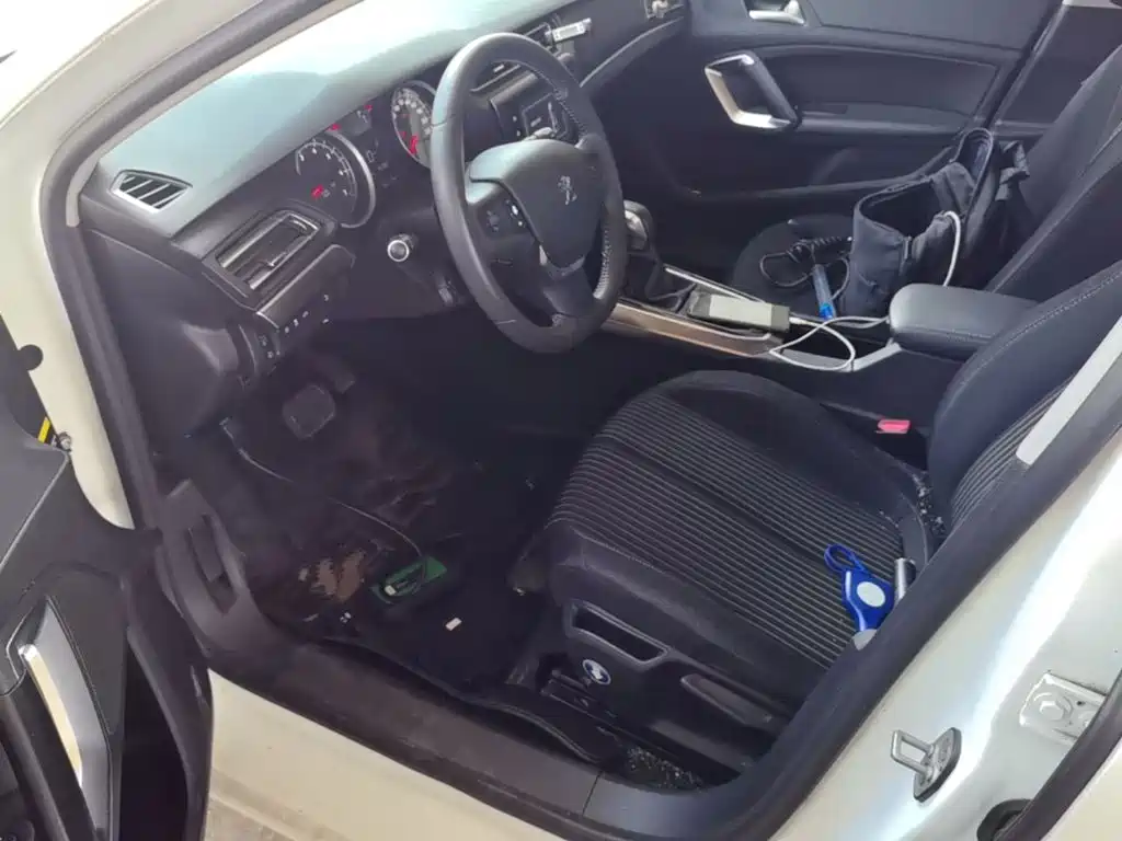 Peugeot 408 2015 — фото 15