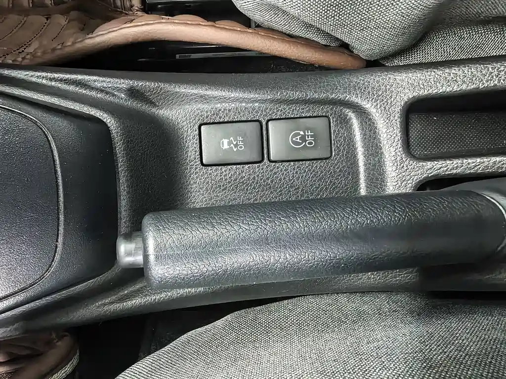 Toyota Yaris L 2021 — фото 13