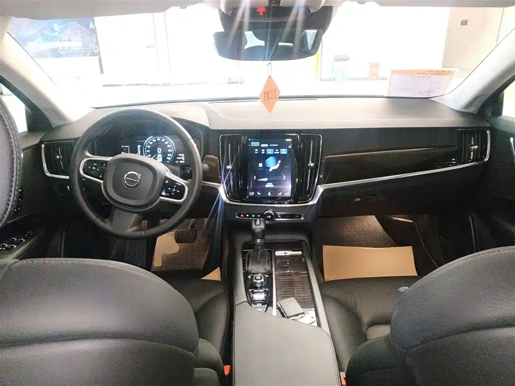 Volvo S90 2018 — фото 10