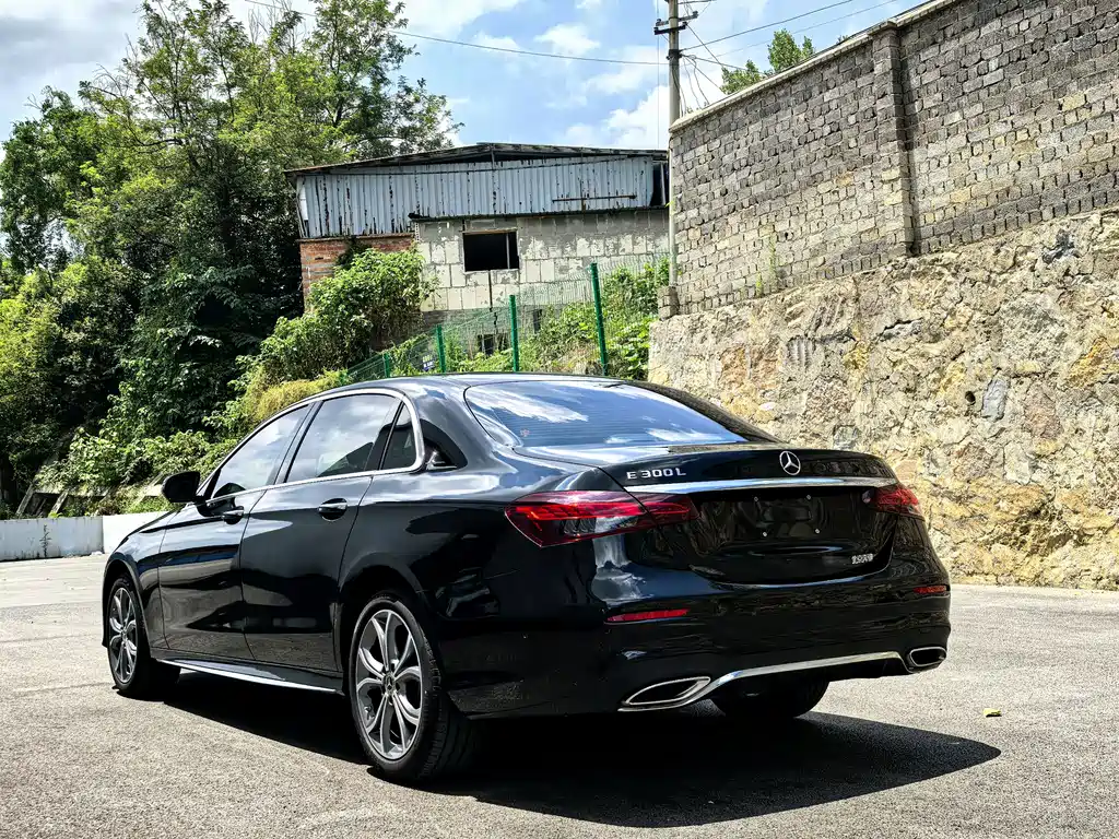 Mercedes-Benz E-Class 2022 — фото 11