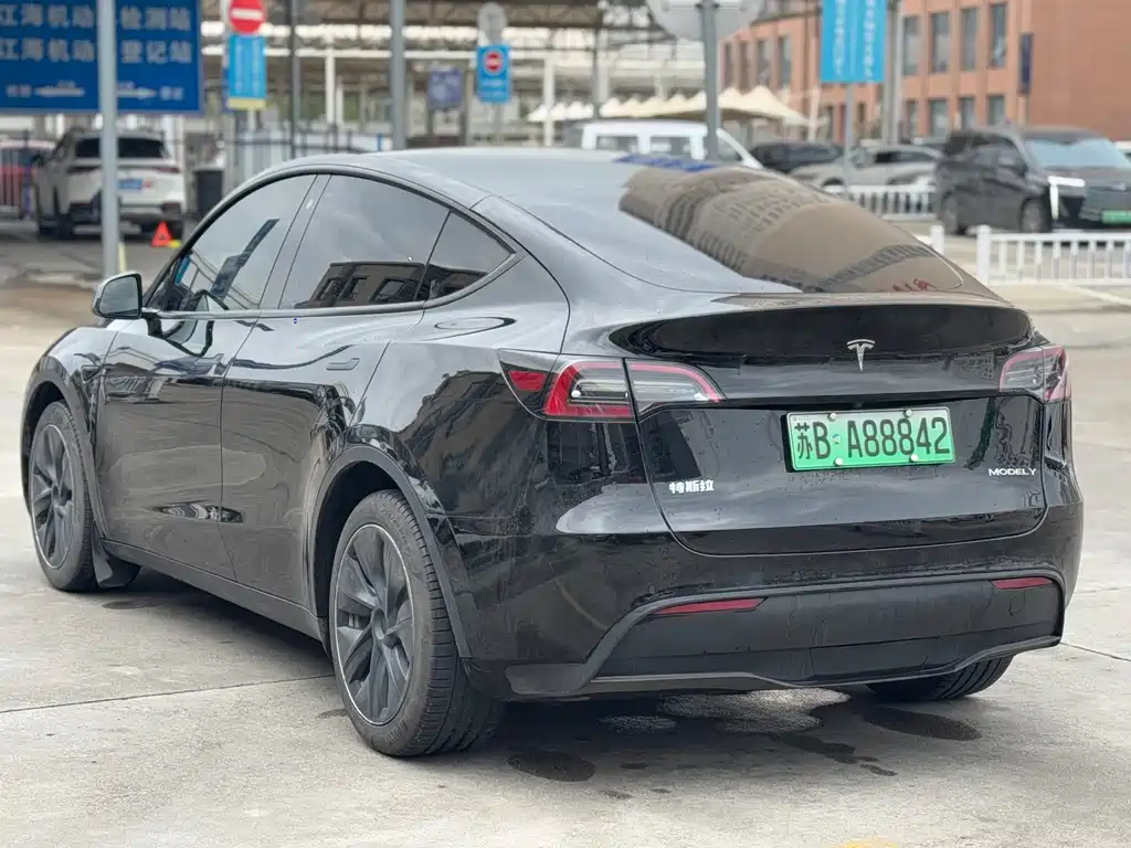 Tesla Model Y 2021 — фото 8