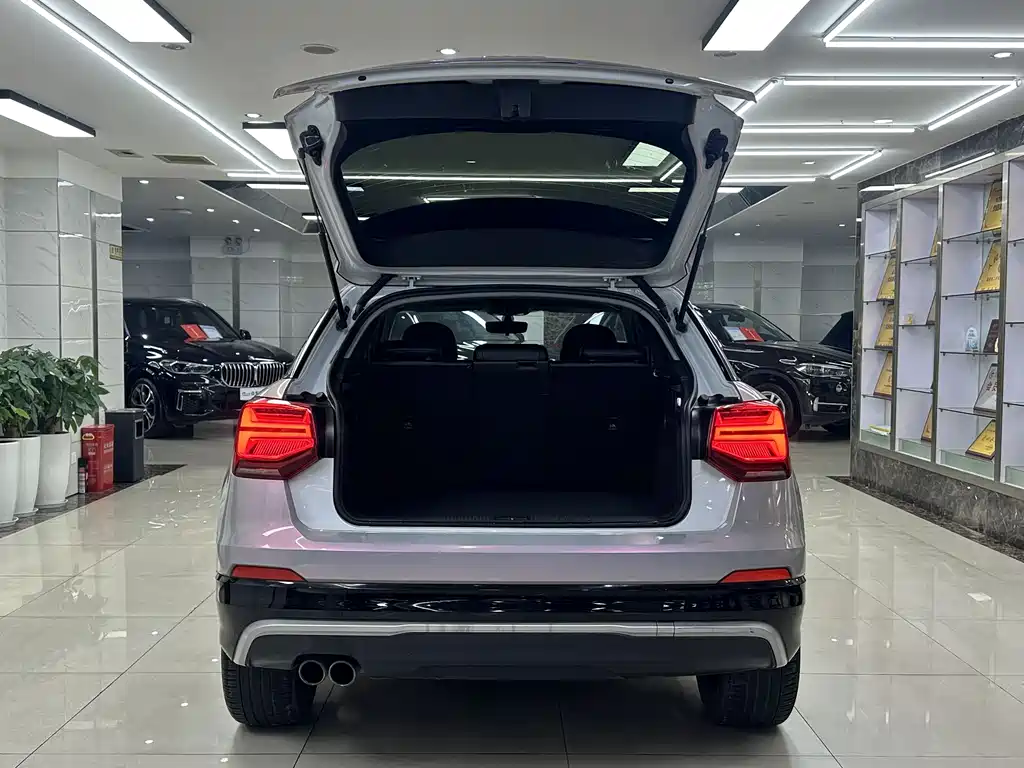 Audi Q2L 2019 — фото 7
