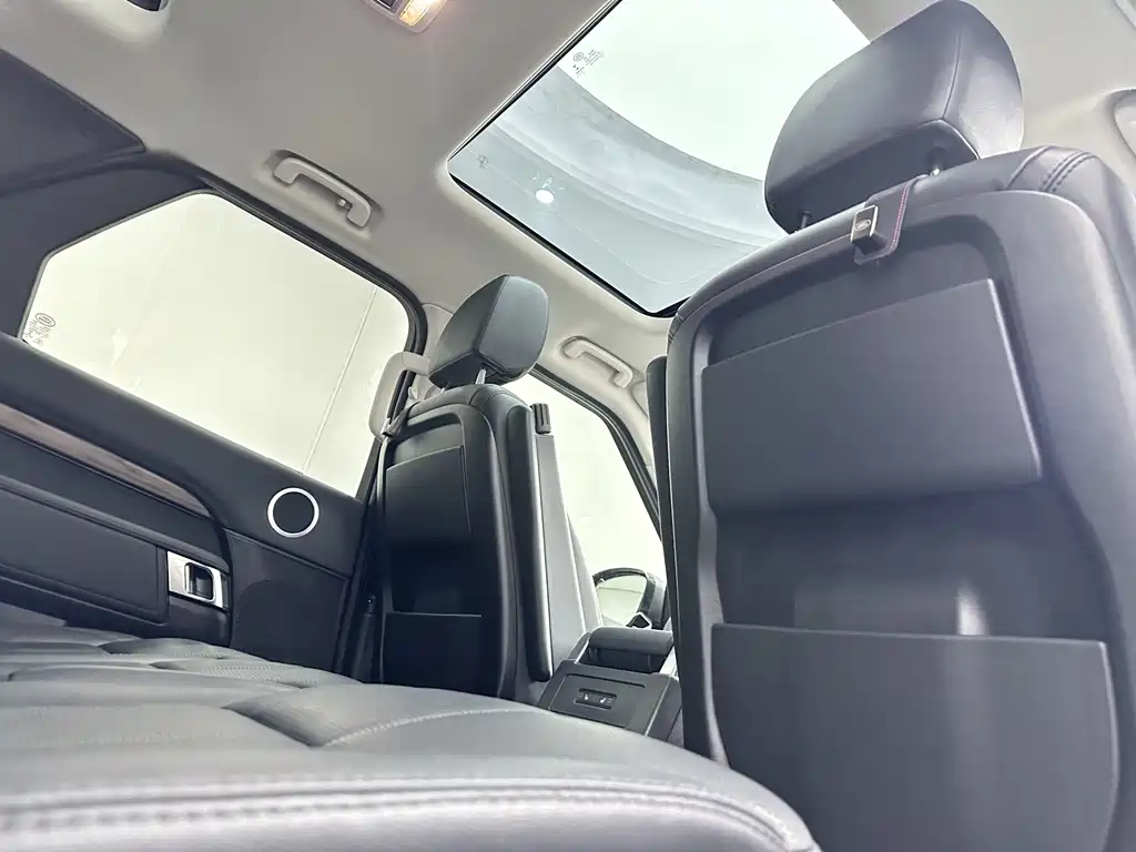 Land Rover Discovery 2018 — фото 14