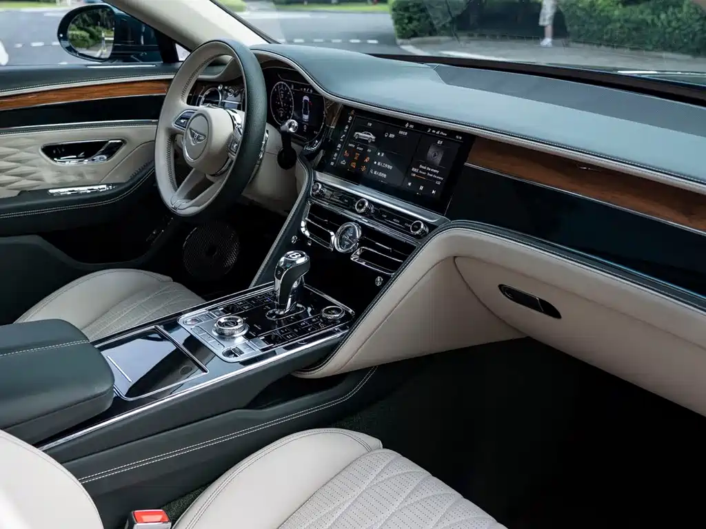 Bentley Flying Spur PHEV 2024 — фото 22
