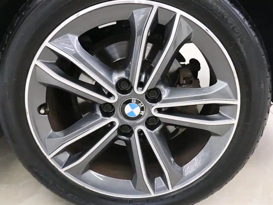 BMW 1 Series 2019 — фото 16