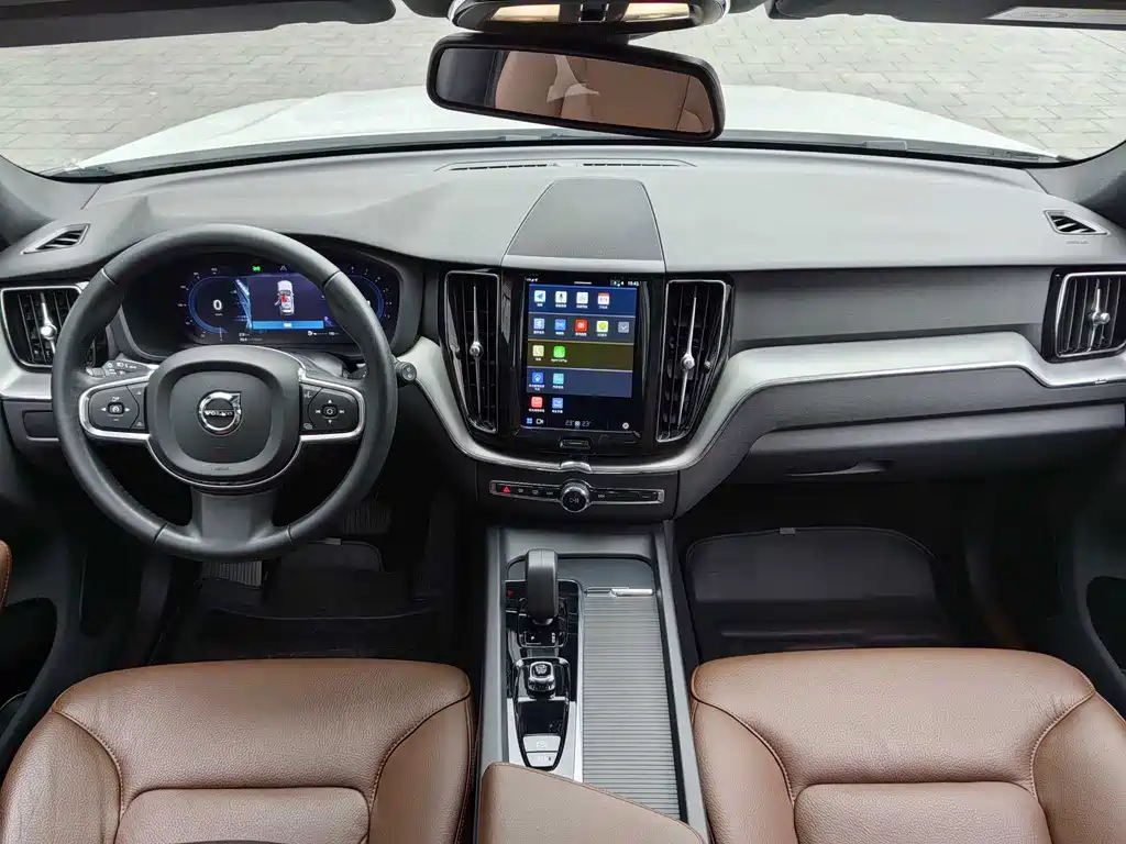 Volvo XC60 2022 — фото 7