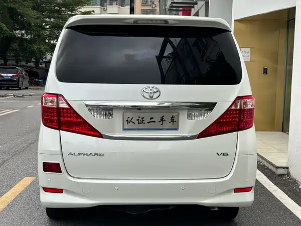 Toyota Alphard 2011