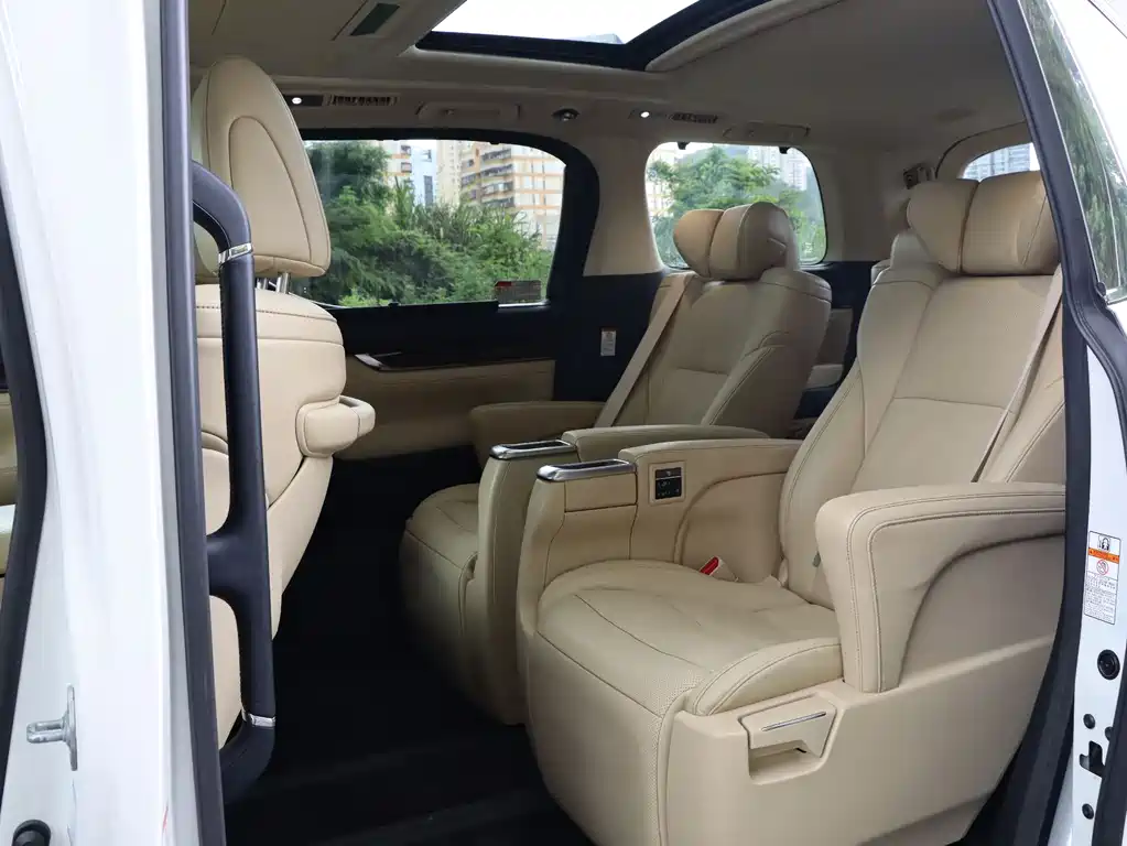 Toyota Alphard 2018 — фото 12
