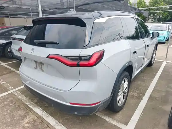 NIO ES8 2022