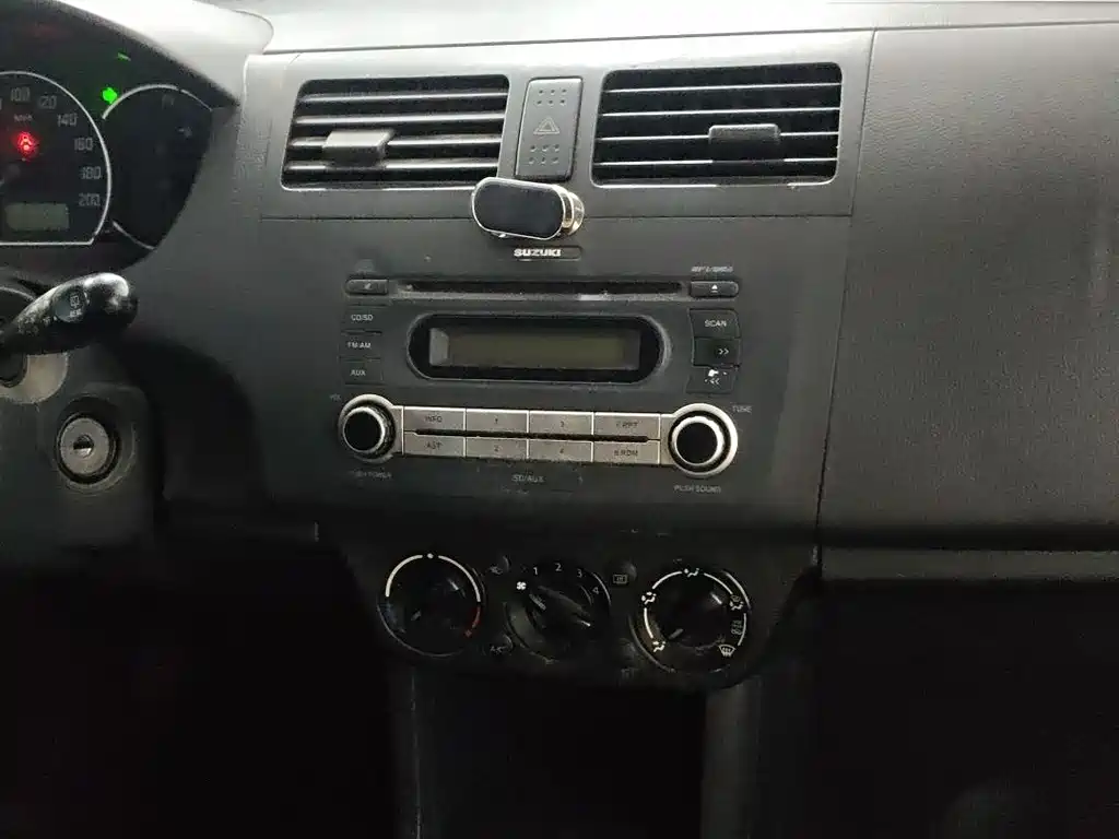 Suzuki Swift 2013 — фото 13