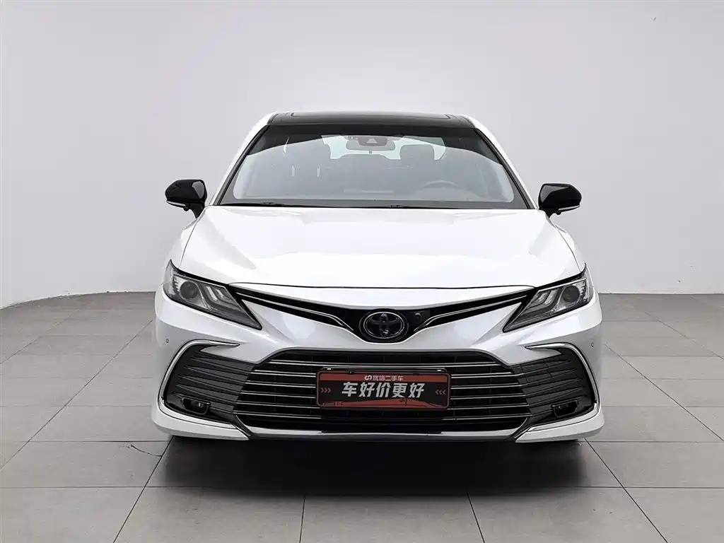 Toyota Camry 2023 — фото 3