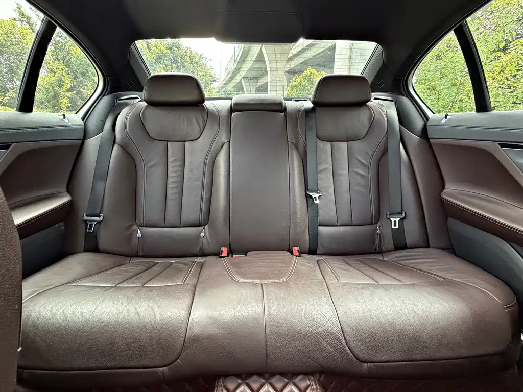 BMW 7 Series 2017 — фото 12