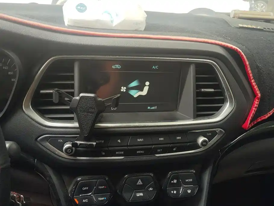 GAC Trumpchi GS4 2016 — фото 13