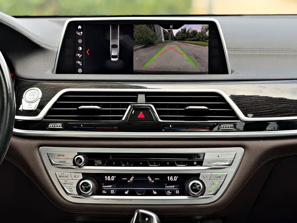 BMW 7 Series 2017 — фото 10