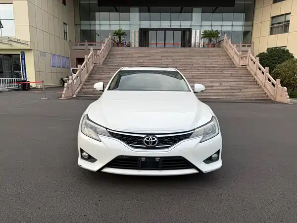 Toyota Reiz 2014